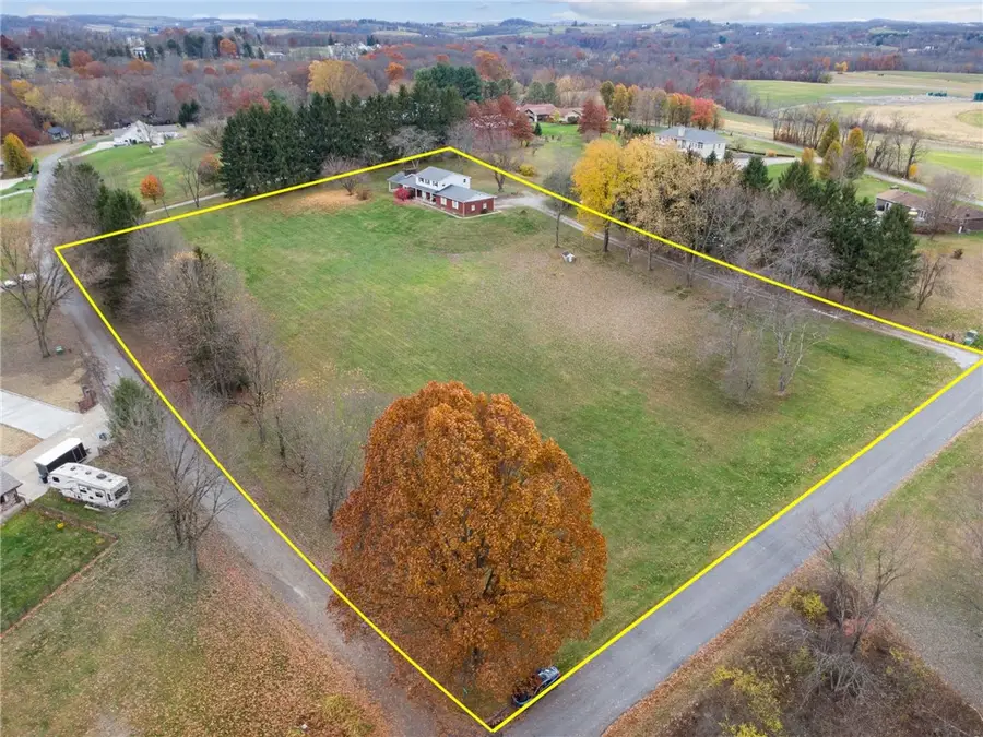 35 Oak Creek Dr, West Newton, PA 15089 - Image #2