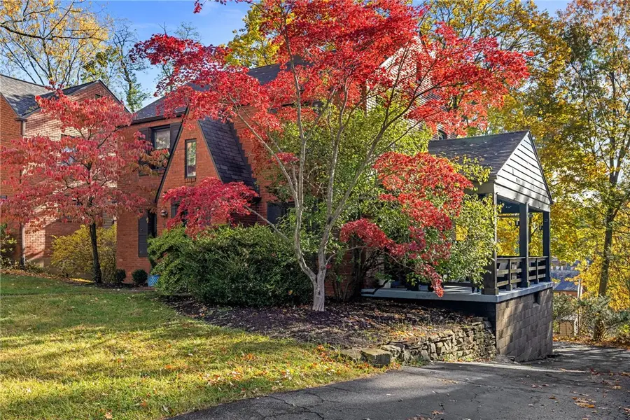 747 Fruithurst Dr, Mount Lebanon Township, PA 15228 - Image #2