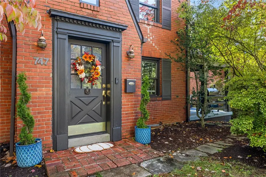 747 Fruithurst Dr, Mount Lebanon Township, PA 15228 - Image #3