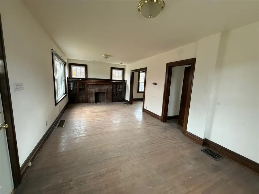 512 E Elizabeth St, New Castle, PA 16105 - Image #2