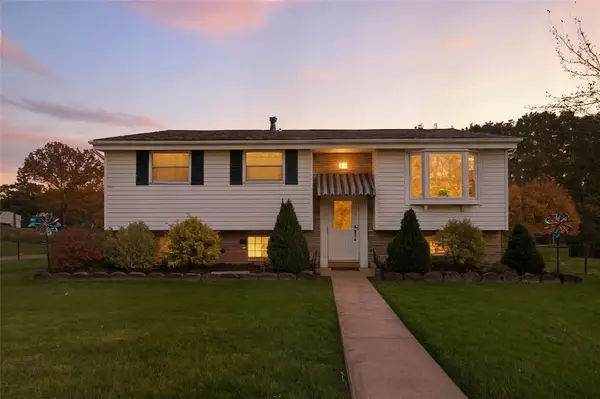 801 Redstone Dr, Shaler, PA 15101