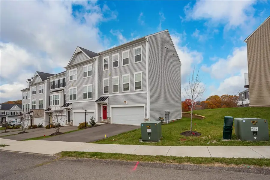 108 Sweetwater Dr, Moon Township, PA 15108 - Image #2