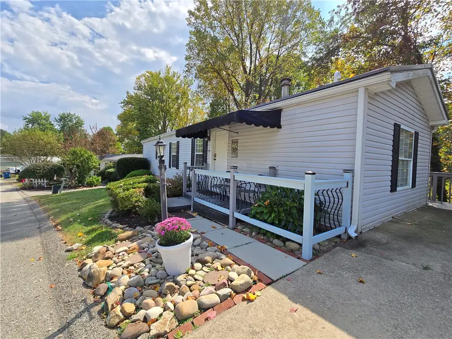 114 Hawthorne Ct, Salem, PA 15626 - Image #2