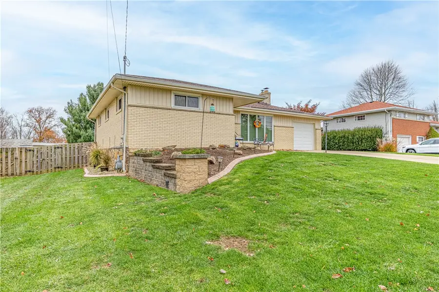 428 Chester Dr, Lower Burrell, PA 15068 - Image #2