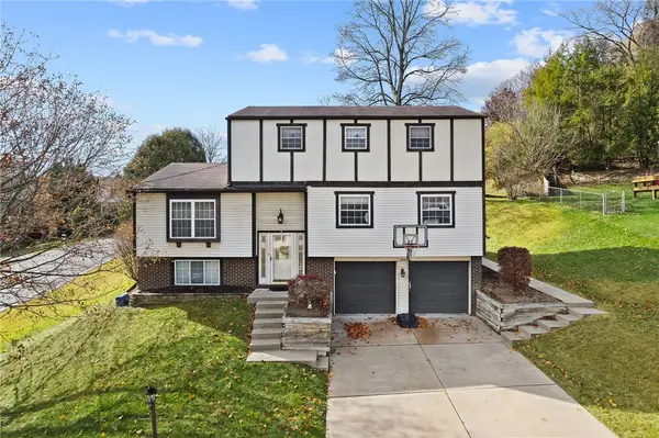 944 Broglie Dr, South Park, PA 15236