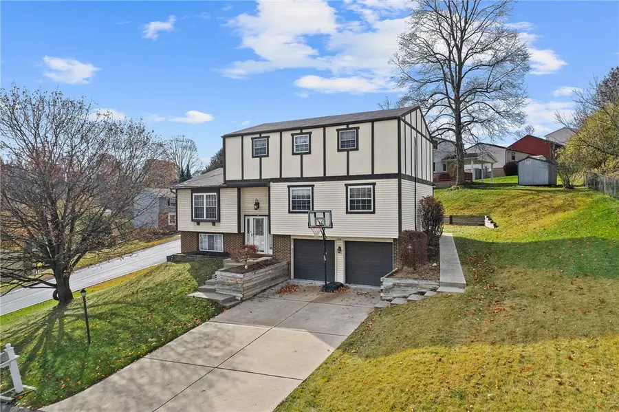 944 Broglie Dr, South Park, PA 15236 - Image #2