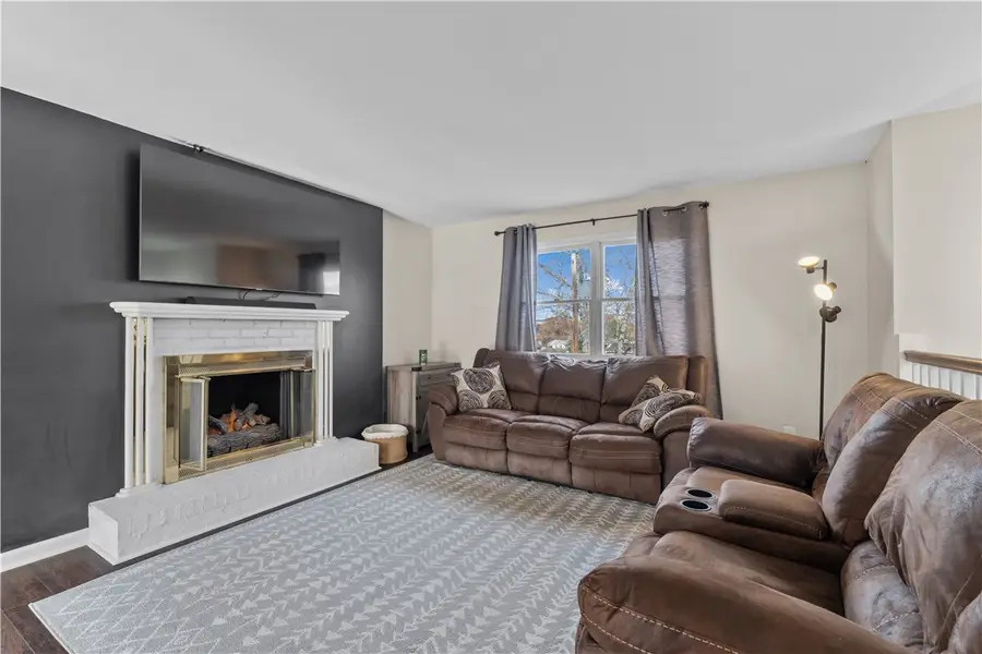 219 Columbia Dr, Center, PA 15001 - Image #3