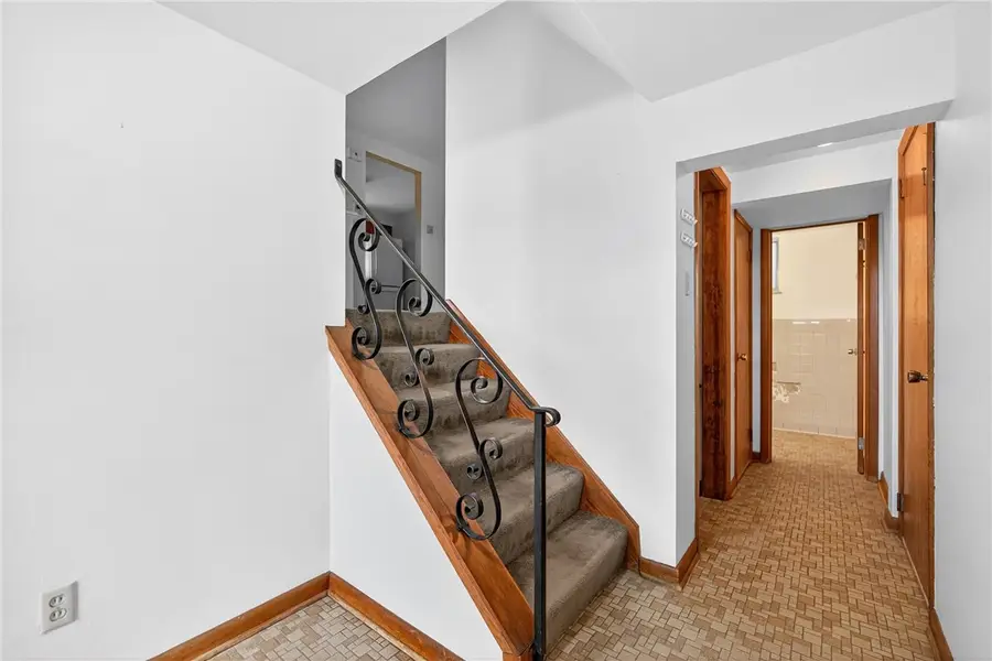 100 Fieldstone Drive, Glenshaw, PA 15116 - Image #2