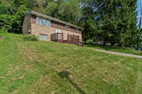 634 Homewood Dr, Penn Hills, PA 15235