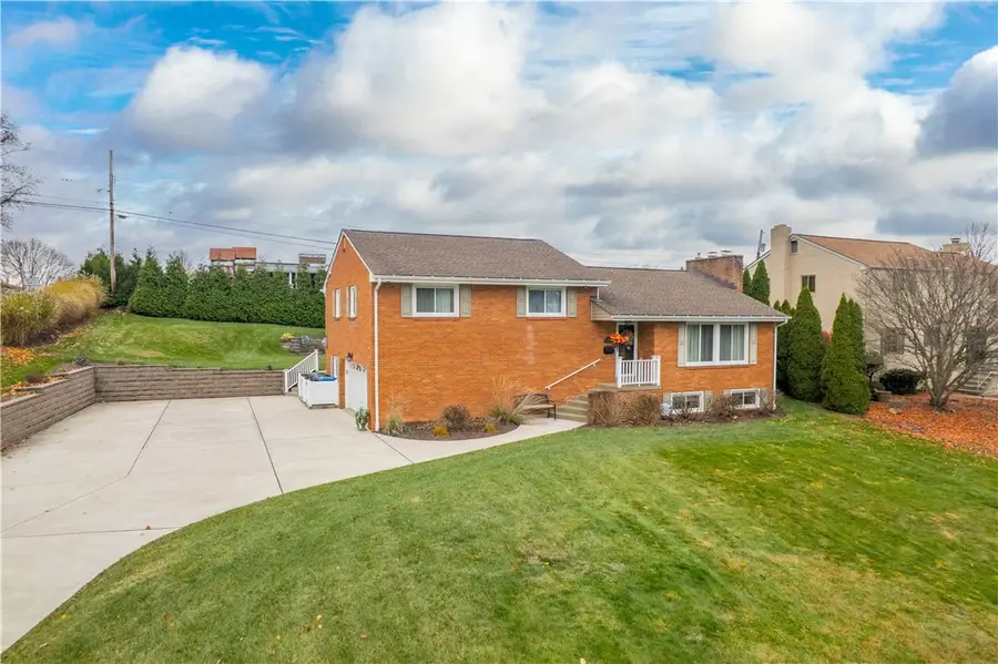 4954 Parkvue Dr, Whitehall, PA 15236 - Image #2