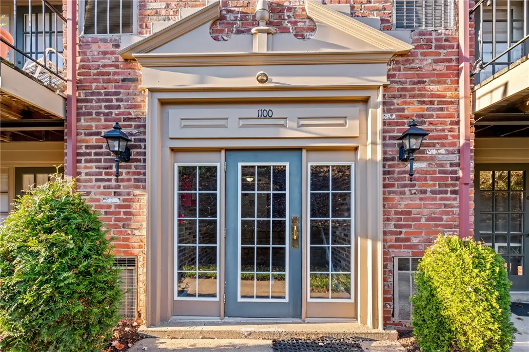 1100 Chatham Park Dr #K, Scott Township, PA 15216 - Image #1