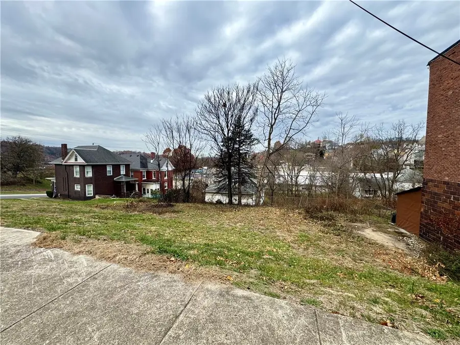 105 N 3rd St, Jeannette, PA 15644 - Image #2