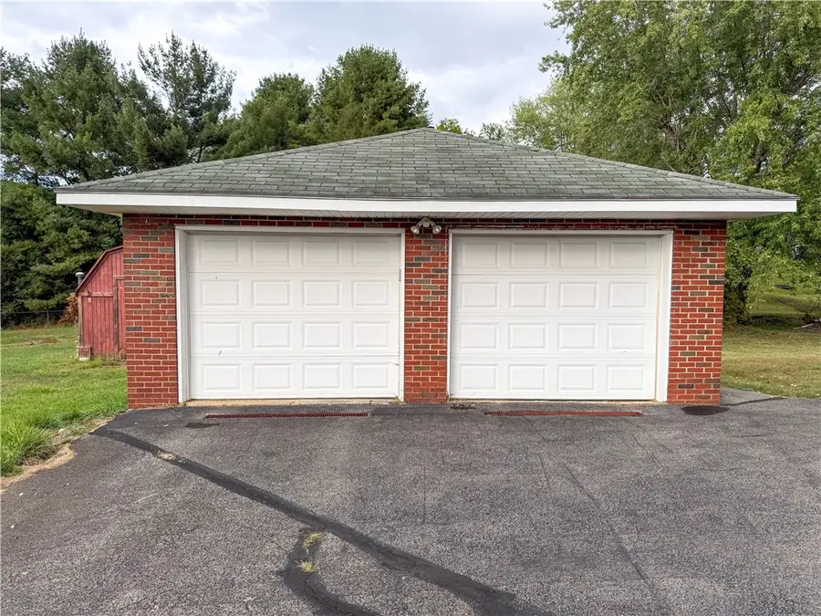 2317 Pleasantview Dr, Lenape Heights, PA 16226 - Image #2