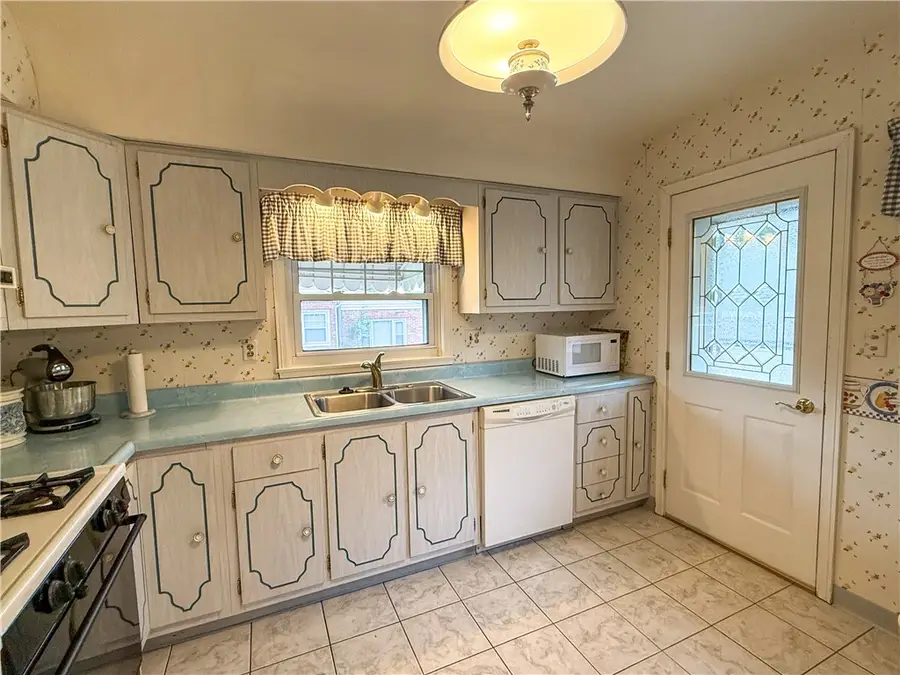 2317 Pleasantview Dr, Lenape Heights, PA 16226 - Image #3