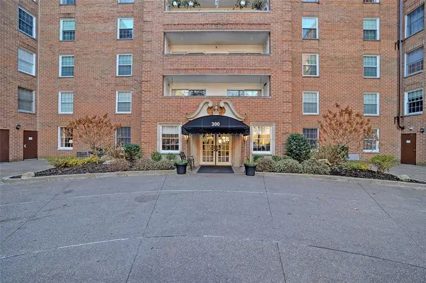 300 Fox Chapel Rd #205, O'Hara, PA 15238