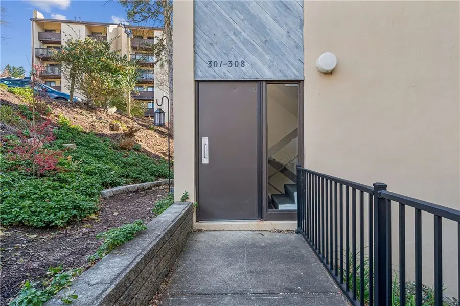 2034 Swallow Hill Rd #306, Scott Township, PA 15220 - Image #2