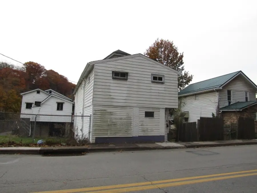 930 7th St, New Kensington, PA 15068 - Image #2