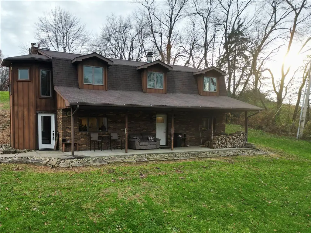 118 Twin Lakes Ln, Jefferson, PA 16002 - Image #1