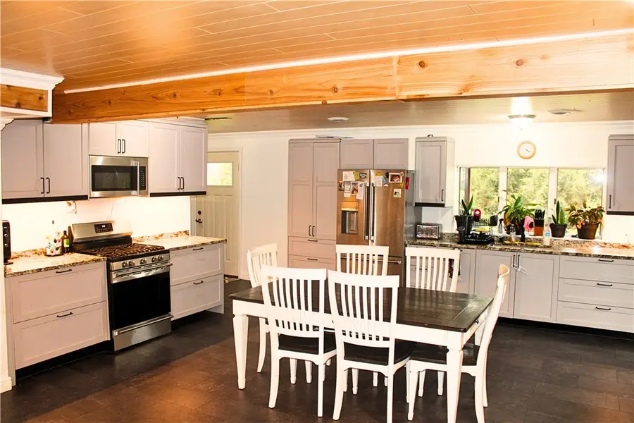 118 Twin Lakes Ln, Jefferson, PA 16002 - Image #2