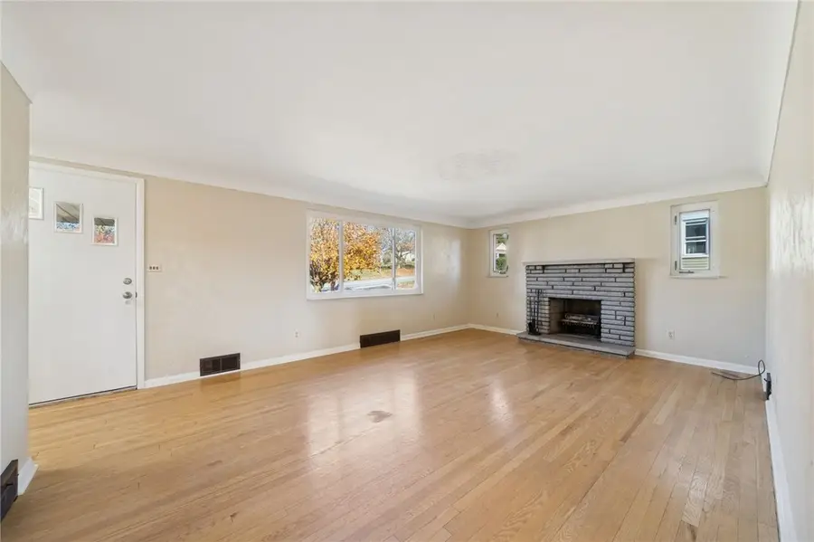 421 Robbins Station Rd, North Huntingdon, PA 15642 - Image #3