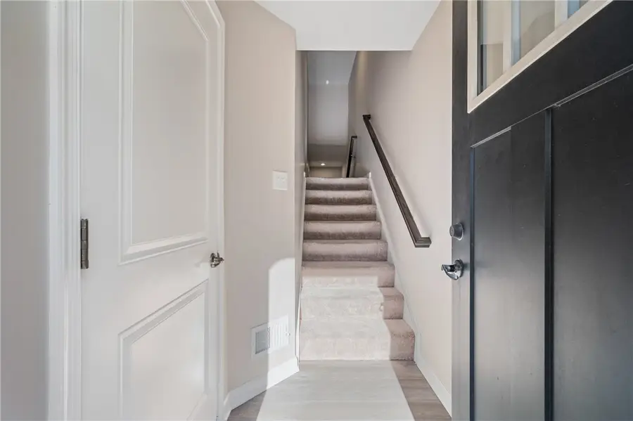 5000 Augusta Ln, Penn Township, PA 15644 - Image #2