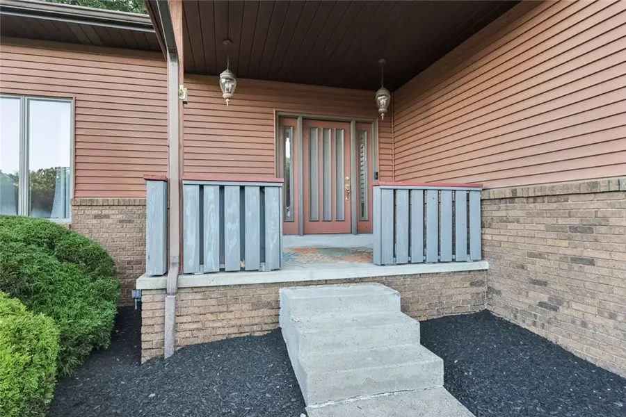 293 Lancewood Pl, Hempfield, PA 15601 - Image #2