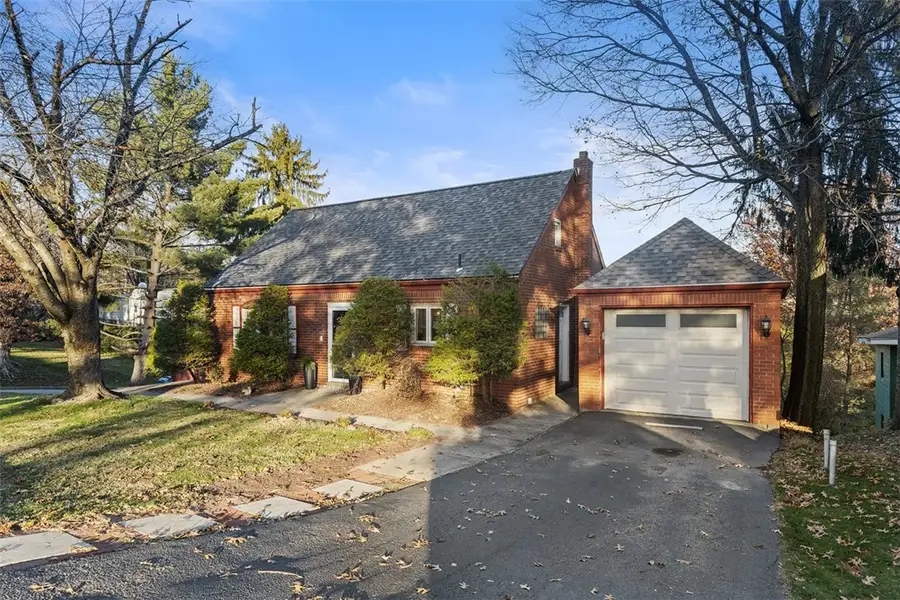 406 Newport Rd, Forest Hills, PA 15221 - Image #2