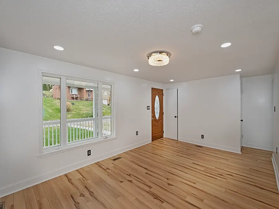 260 Creston Drive, West Mifflin, PA 15122 - Image #2