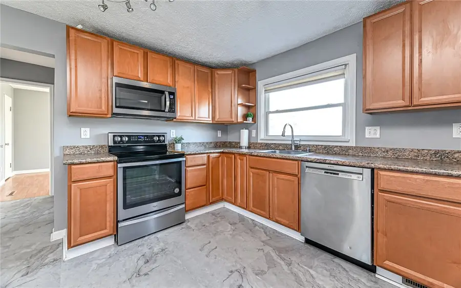 1711 Mercer St, Hopewell, PA 15001 - Image #2