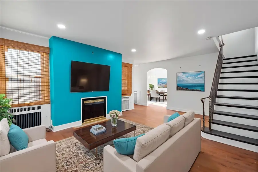 5469 Pocusset St, Squirrel Hill, PA 15217 - Image #2