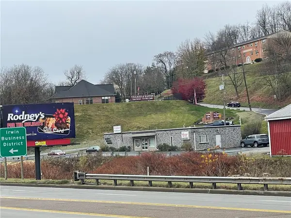 28 Fairwood Dr, Irwin, PA 15642