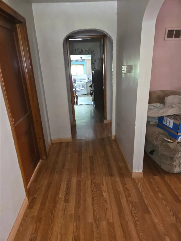 327 Lincoln Ave, Farrell, PA 16121 - #2
