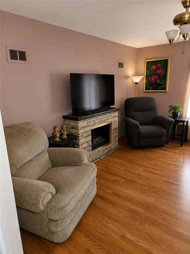 327 Lincoln Ave, Farrell, PA 16121 - #3