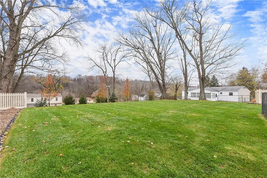 1146 Airedale Dr, Bethel Park, PA 15102 - Image #2