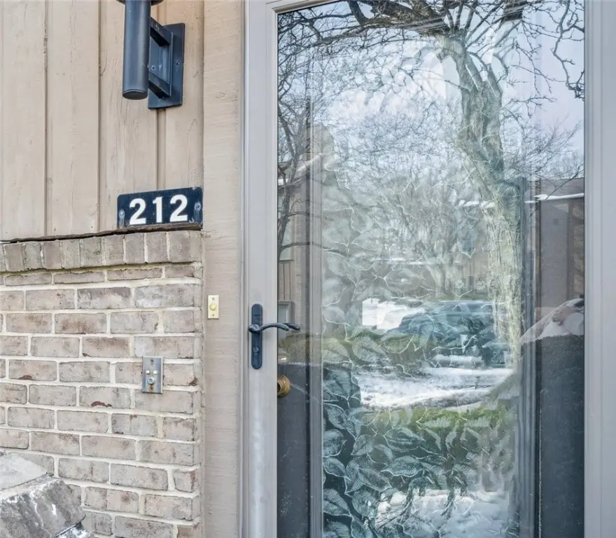 212 Pine Court, Ross Township, PA 15237 - Image #2