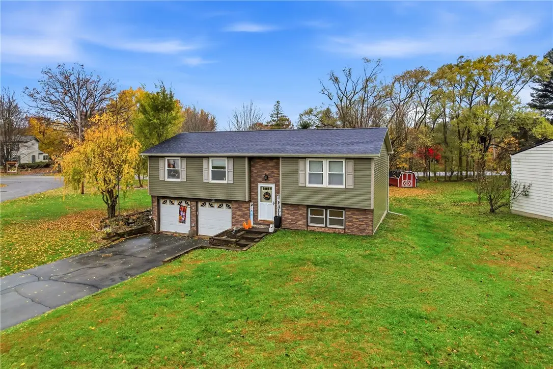 11 Clubhouse Dr, Shenango, PA 16159 - Image #1