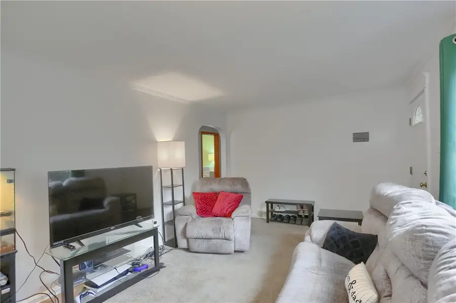 305 Johnston Dr, Ellwood City, PA 16117 - Image #3