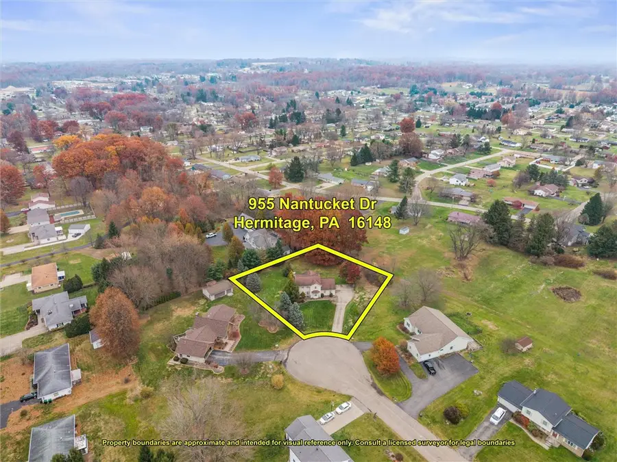 955 Nantucket Dr, Hermitage, PA 16148 - Image #2