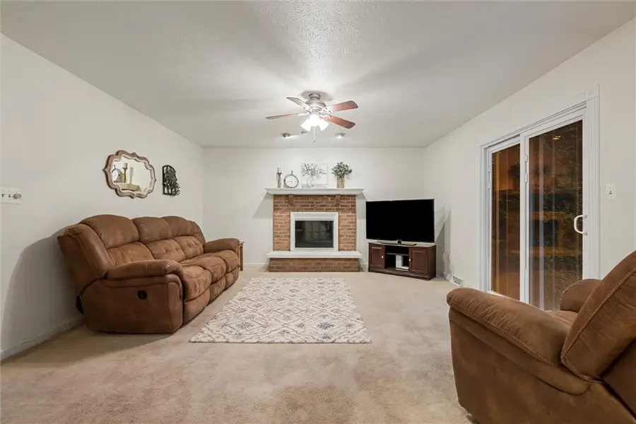 955 Nantucket Dr, Hermitage, PA 16148 - Image #3