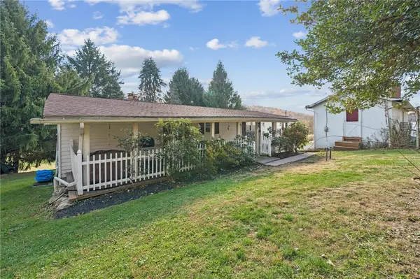 18 Little Run Ln, Smith, PA 15019