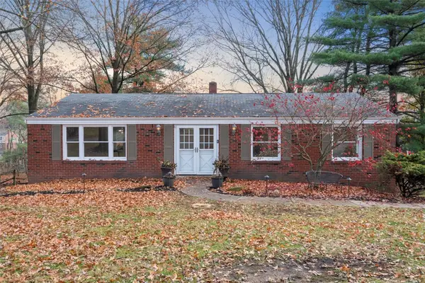 140 E Edgewood Dr, Peters Twp, PA 15317