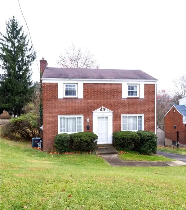 218 Arla Dr, Green Tree, PA 15220