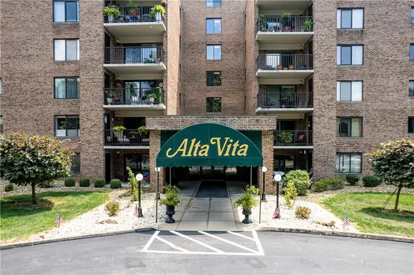 3 Alta Vita Dr #205, Hempfield Twp, PA 15601