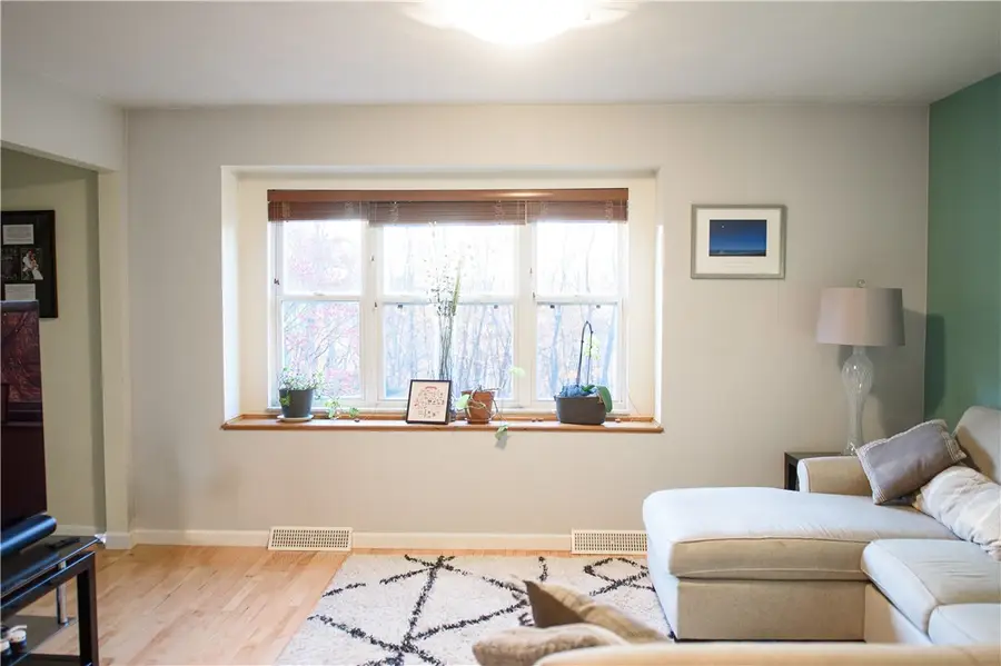 605 Tara Dr, Ross Township, PA 15237 - Image #2