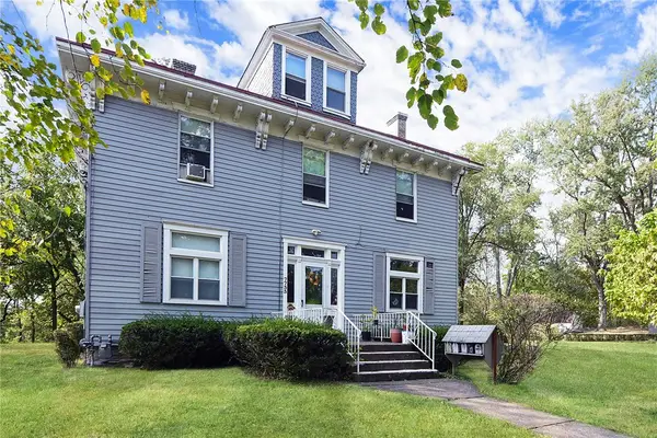 7733 Oak St, Ross Twp, PA 15237