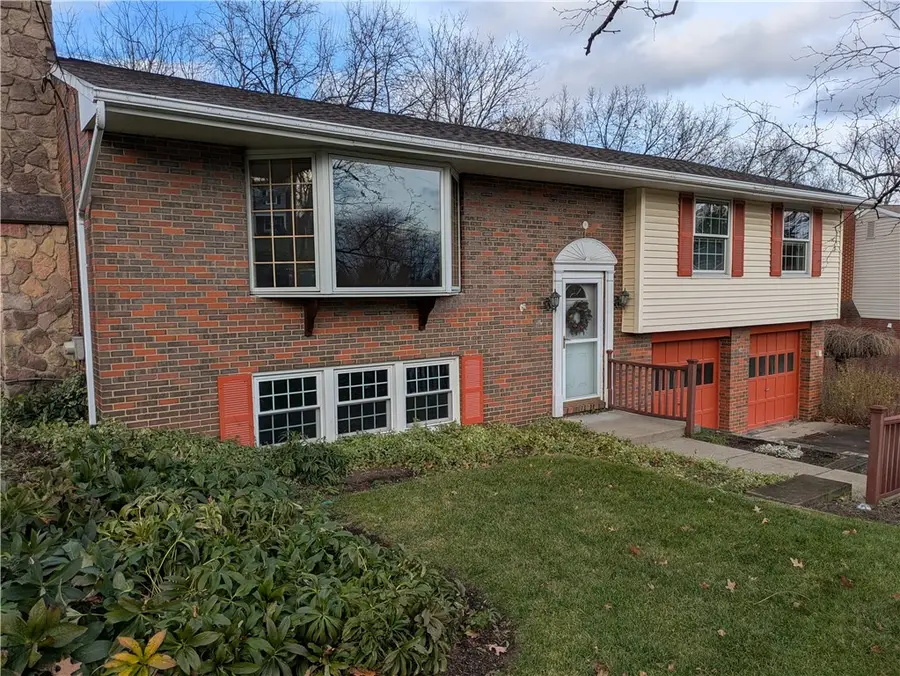 117 S Harleston Dr, Ross Township, PA 15237 - Image #3