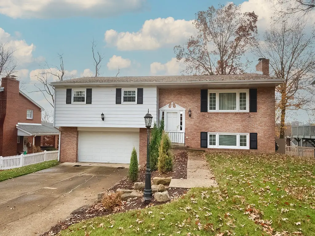 2818 Autumnwood Dr, Glenshaw, PA 15116 - Image #1