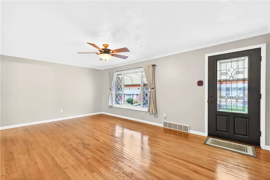 436 Spring Valley Rd, West Mifflin, PA 15122 - Image #3