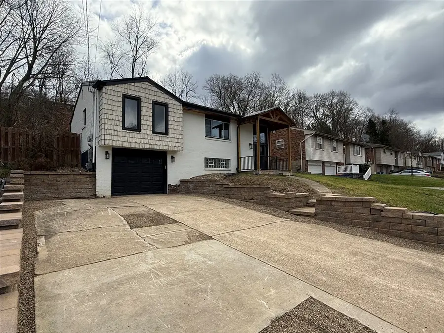 836 Cedarwood Dr, Penn Hills, PA 15235 - Image #2