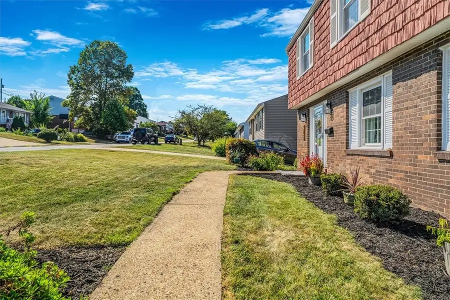 362 Toura Dr, Pleasant Hills, PA 15236 - Image #2